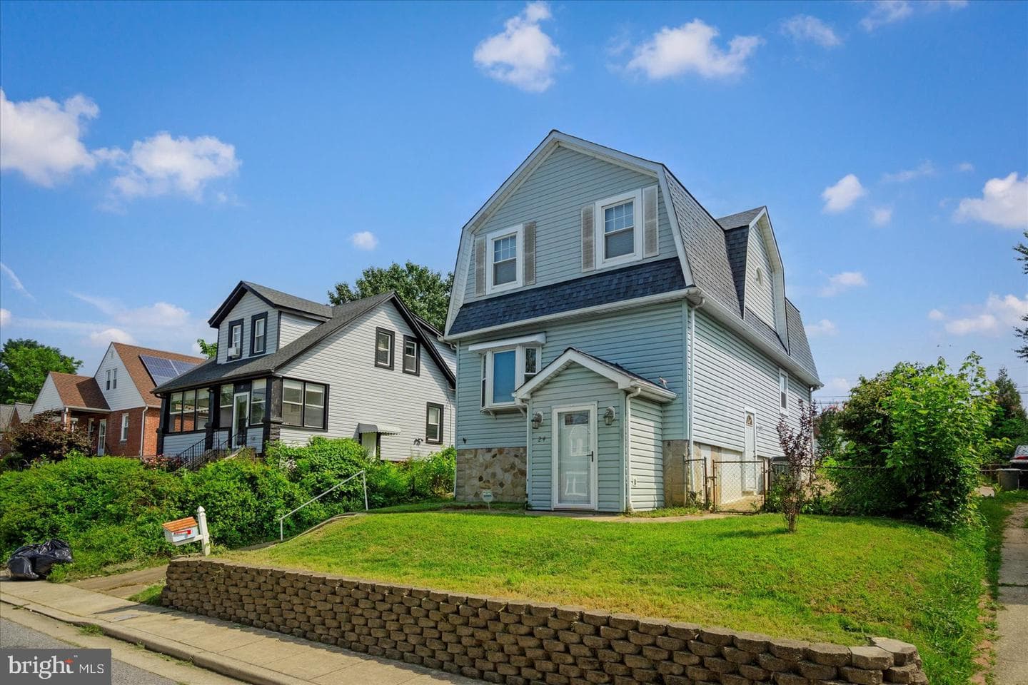 24 Henry Avenue photo 3