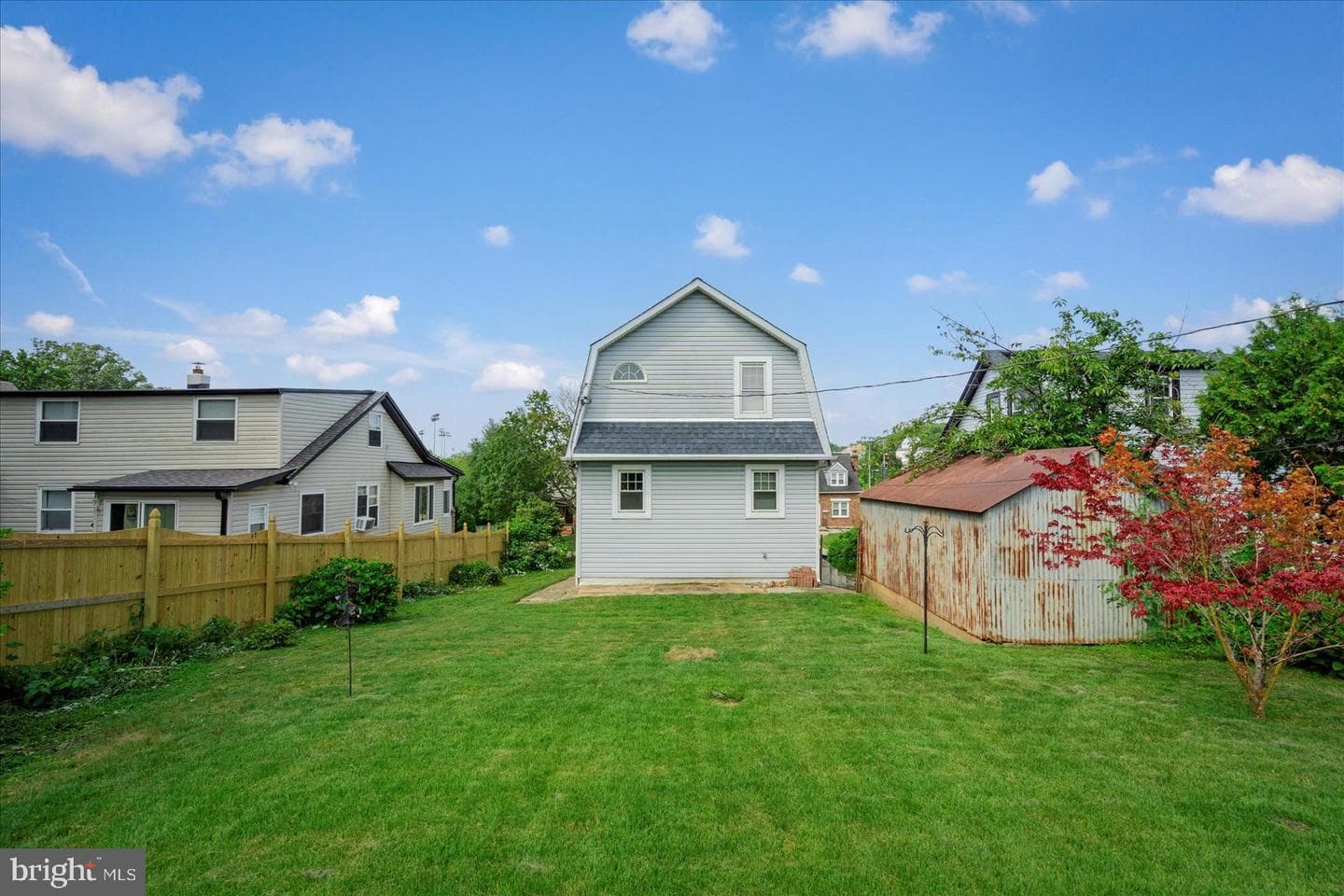 24 Henry Avenue photo 32