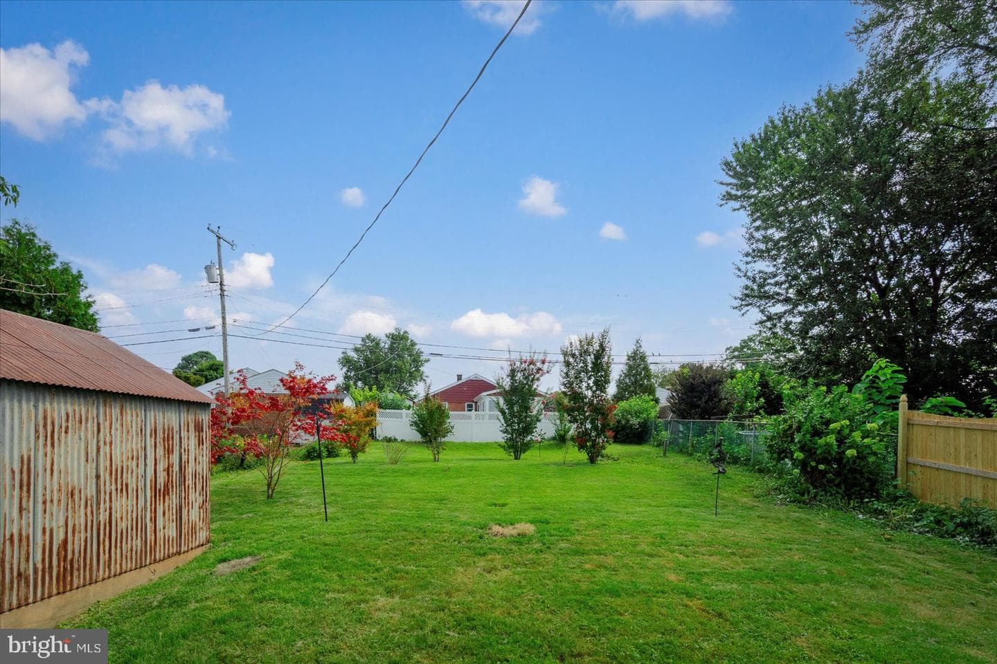 24 Henry Avenue photo 34