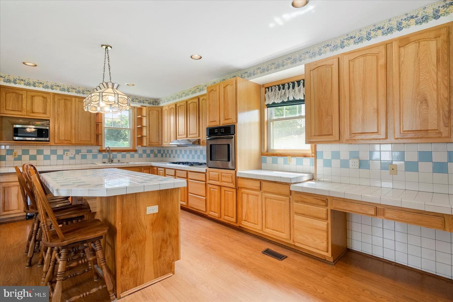 24 Henry Avenue photo 5
