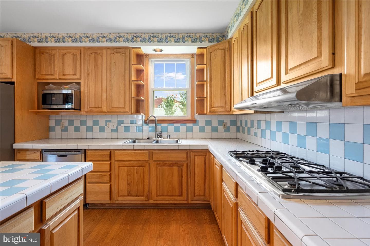 24 Henry Avenue photo 7