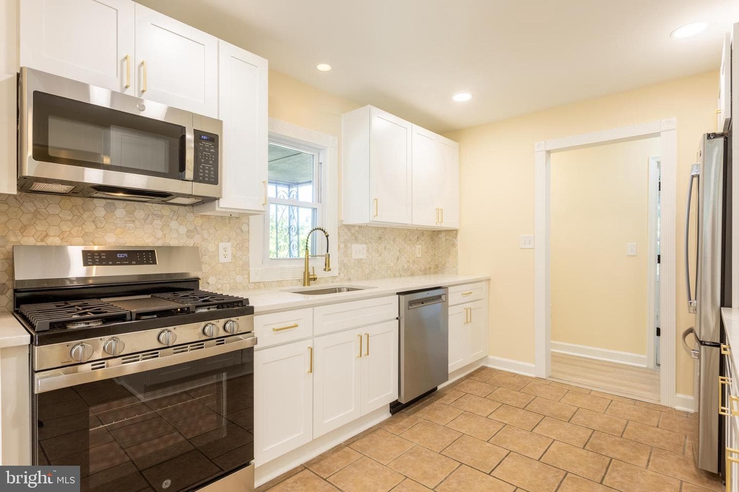 8102 Sumter Avenue photo 10