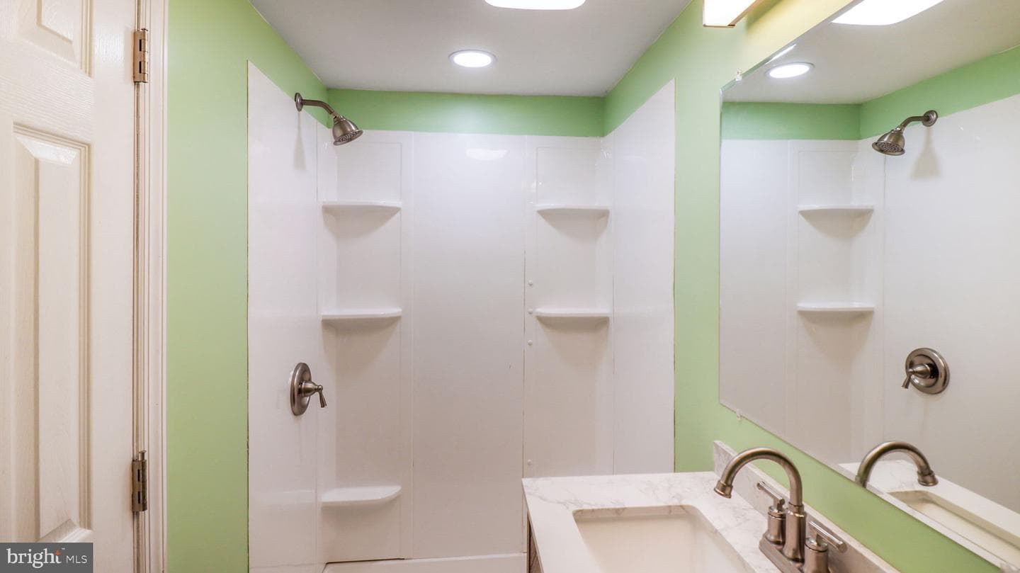 3042 Moreland Avenue photo 37