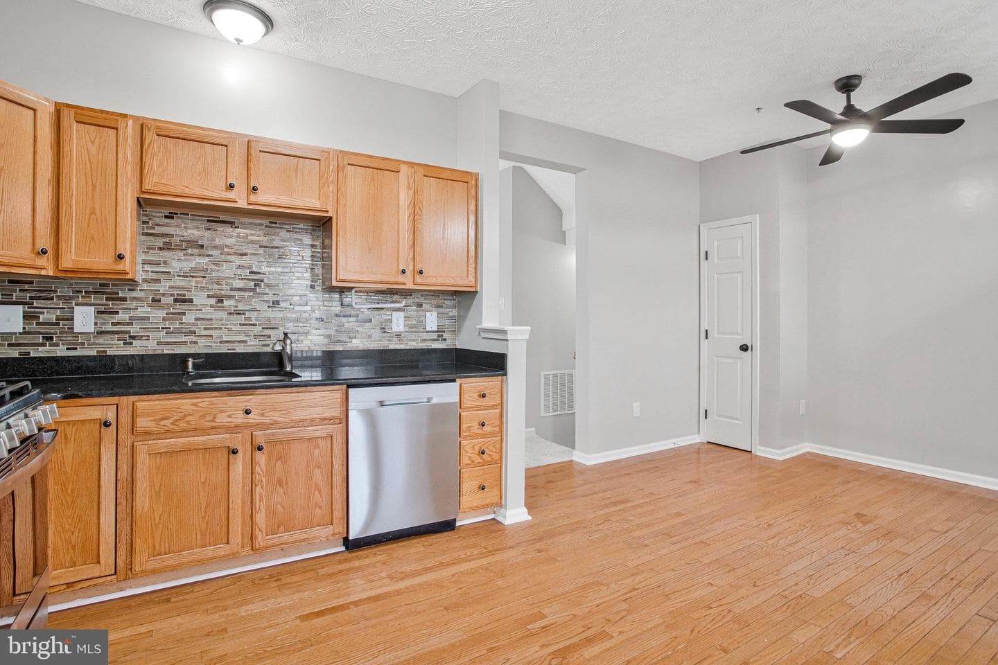 4527 Golden Meadow Drive photo 20