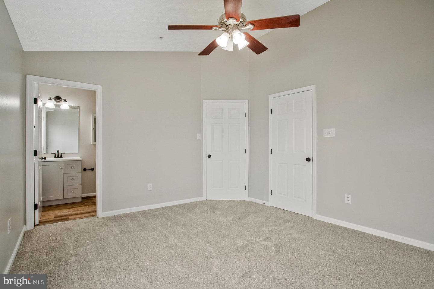4527 Golden Meadow Drive photo 32