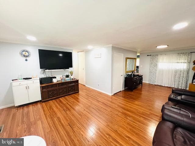 343 N Beaumont Avenue photo 5