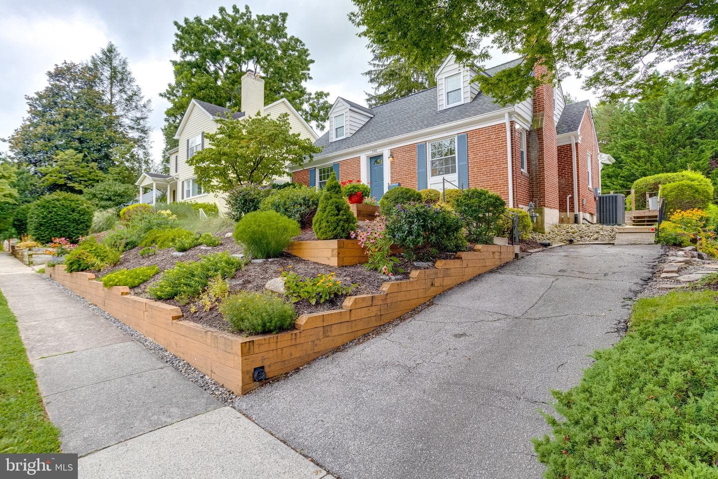 540 Piccadilly Road photo 3