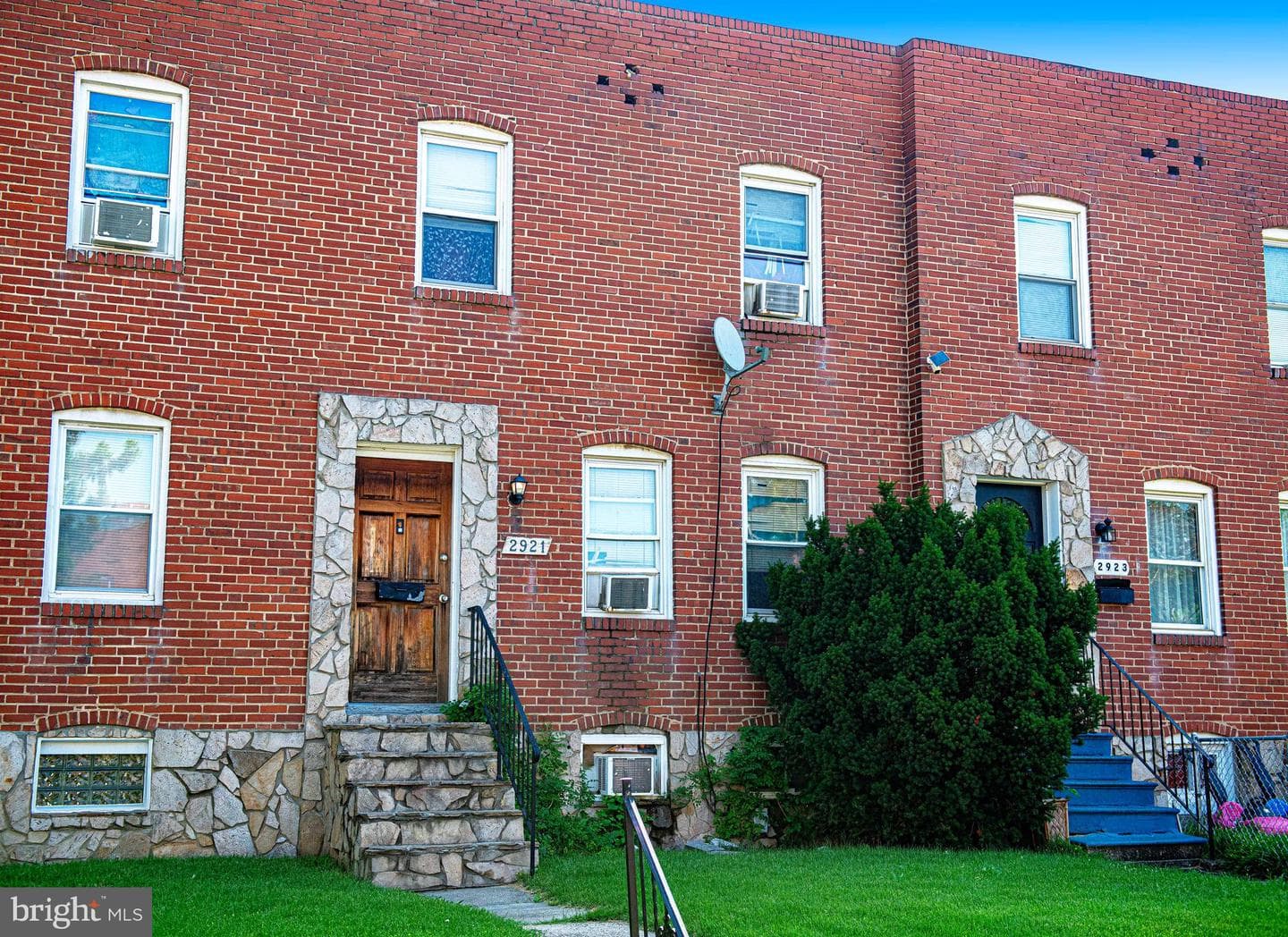 2921 Yorkway photo 2