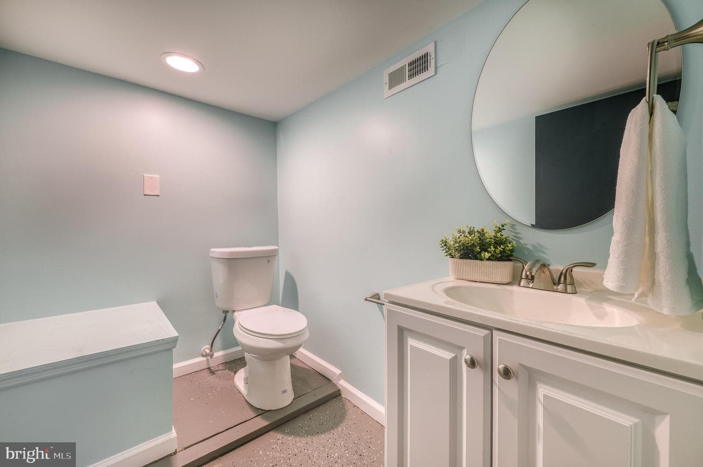 510 Middle River Road photo 46