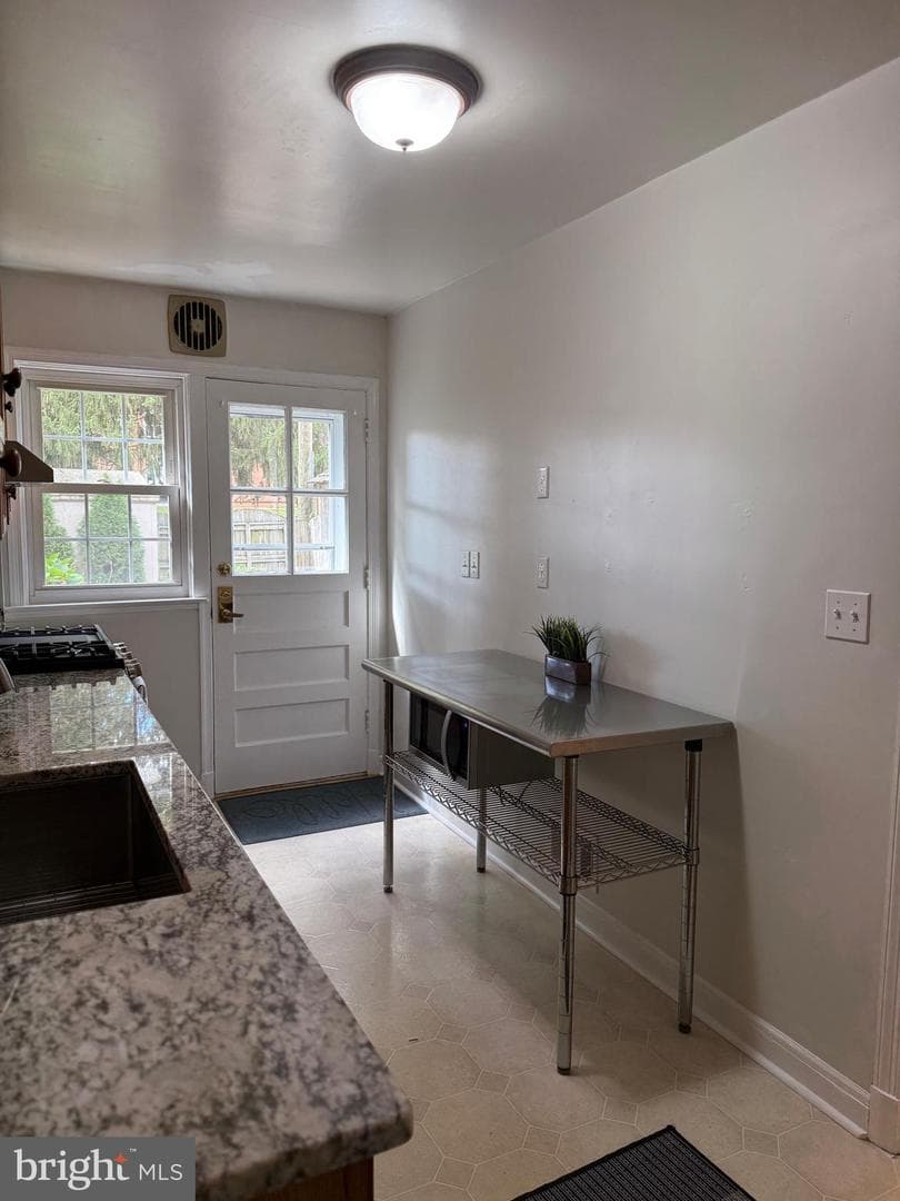 7102 Heathfield Road photo 13