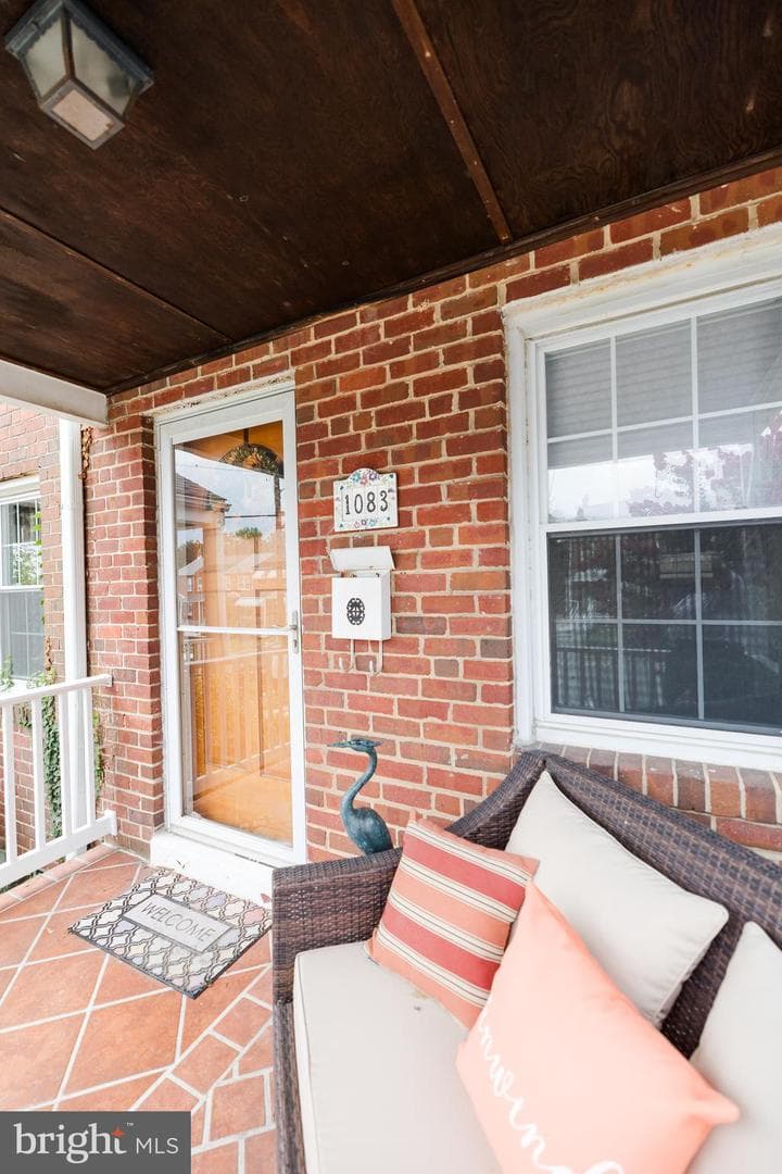 1083 Elm Road photo 2