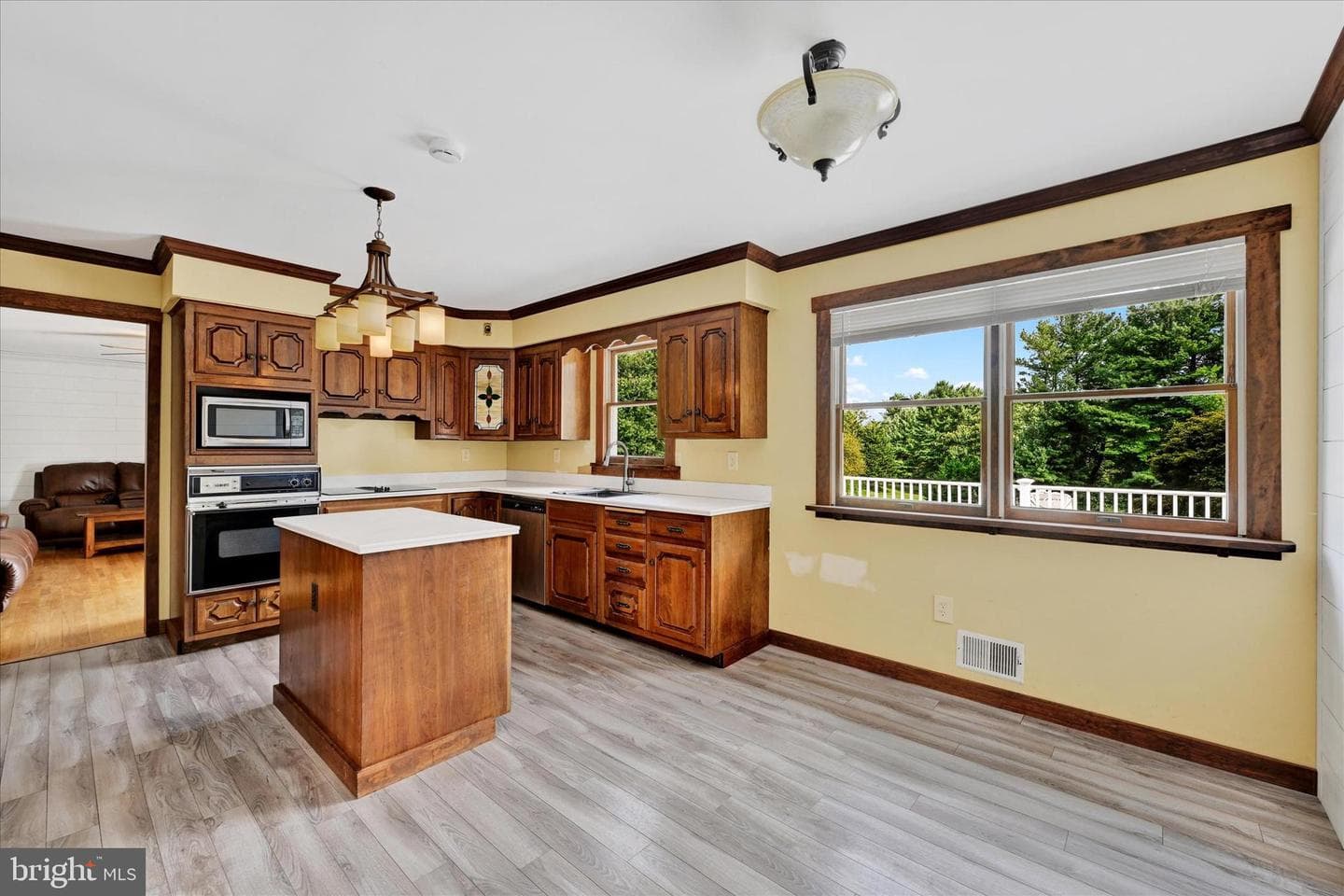 4005 Eland Road photo 6