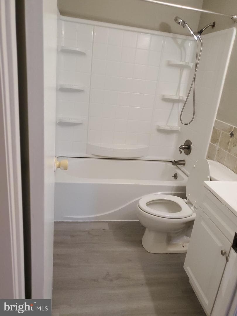 14 Englefield Square photo 15