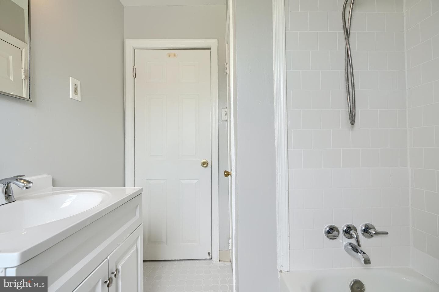 7 Cardinal Road photo 19