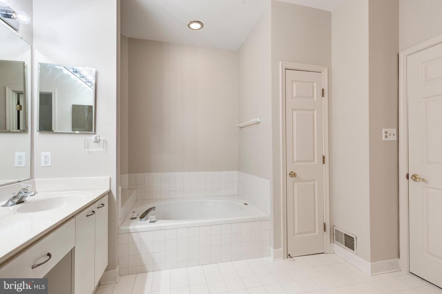 9943 Middle Mill Drive #35 photo 39
