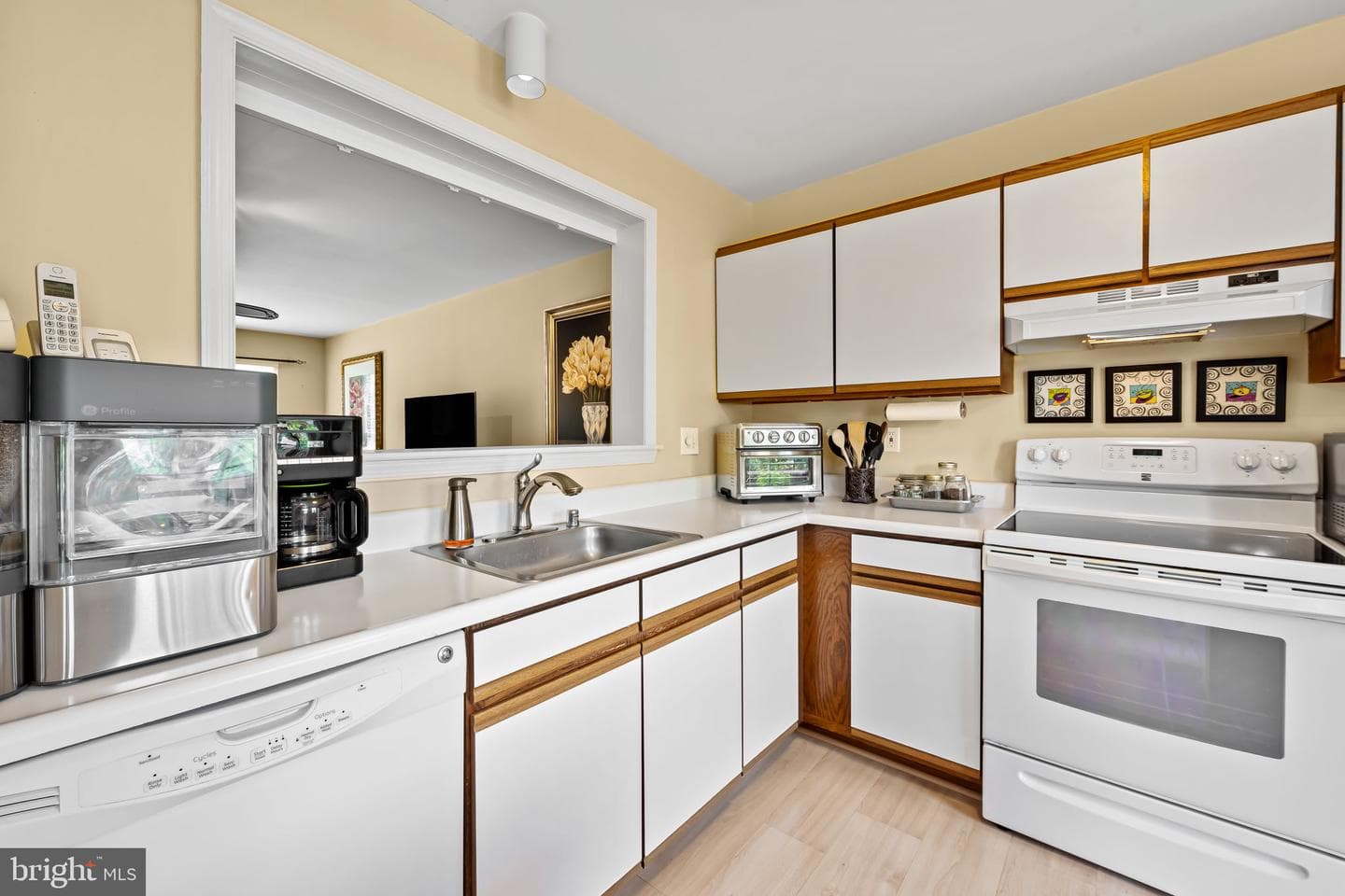 8 Empire Ct photo 10