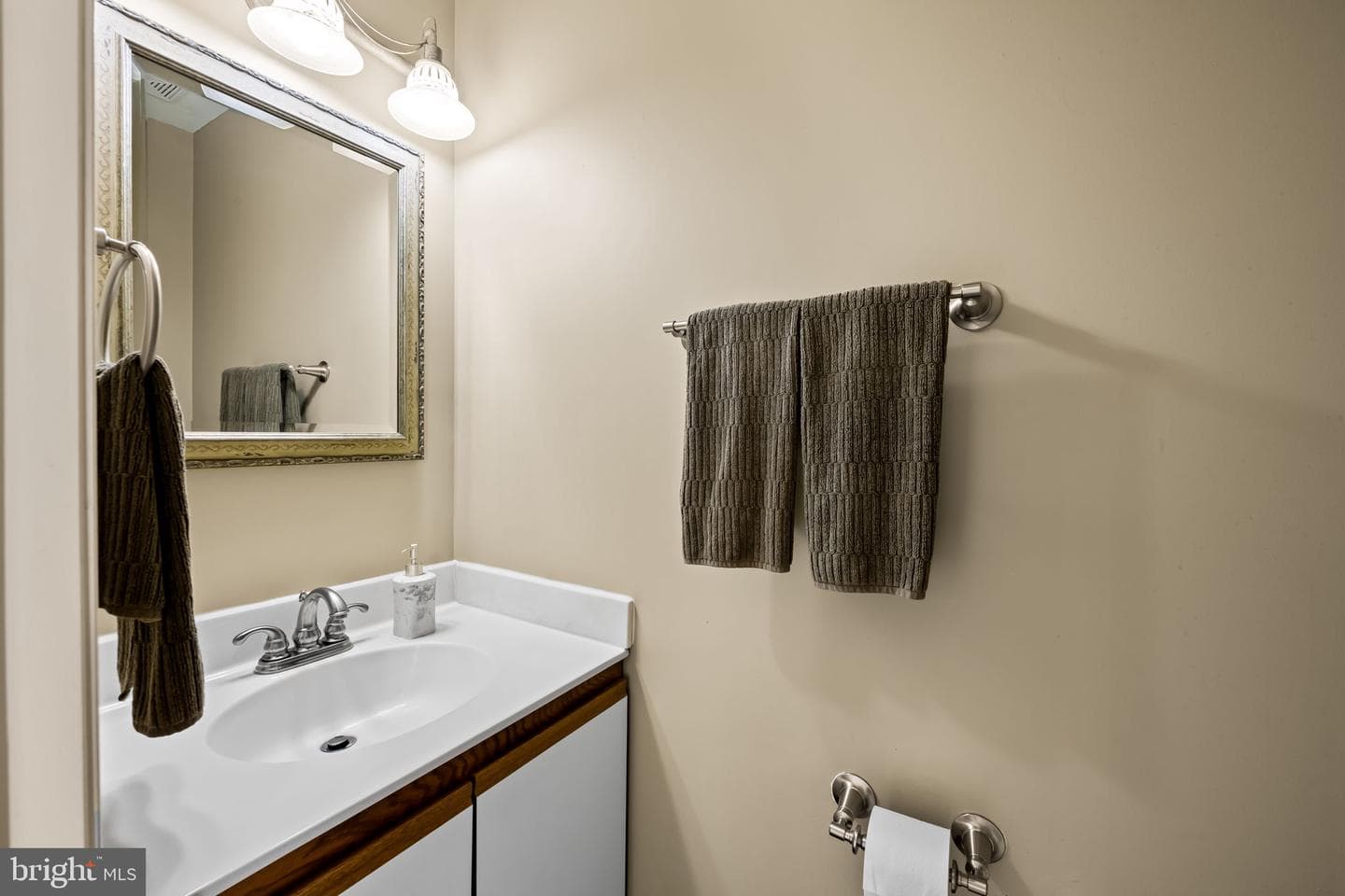 8 Empire Ct photo 15