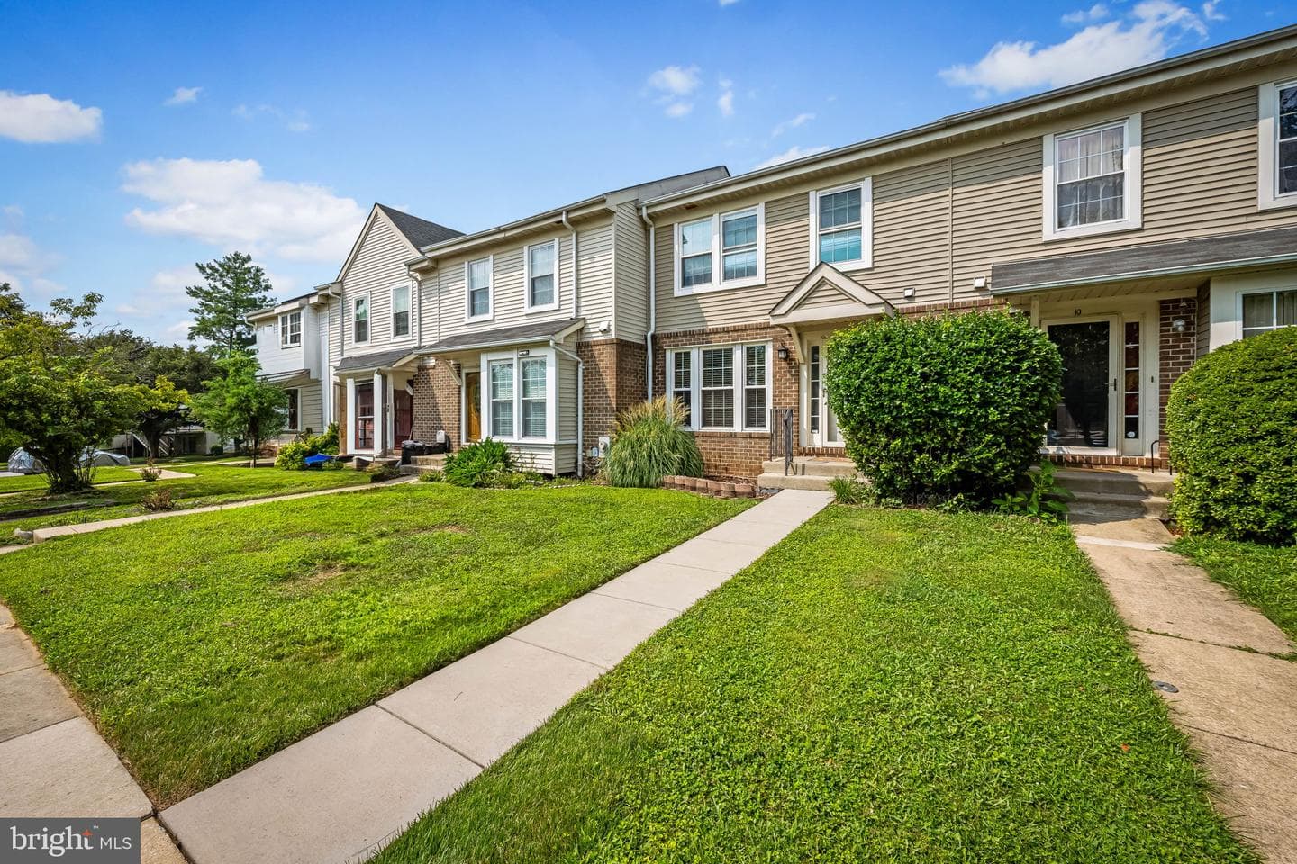8 Empire Ct photo 2