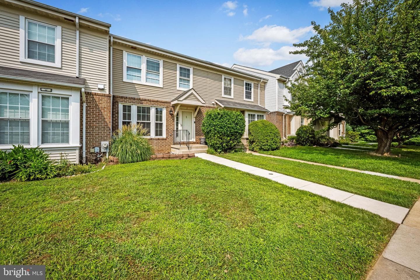 8 Empire Ct photo 3