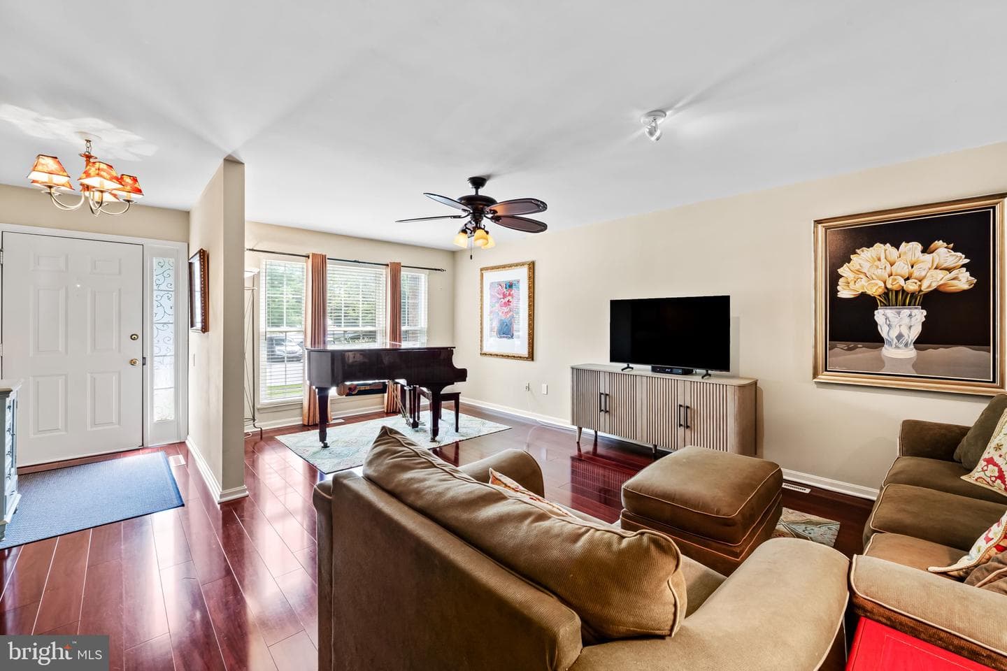 8 Empire Ct photo 5