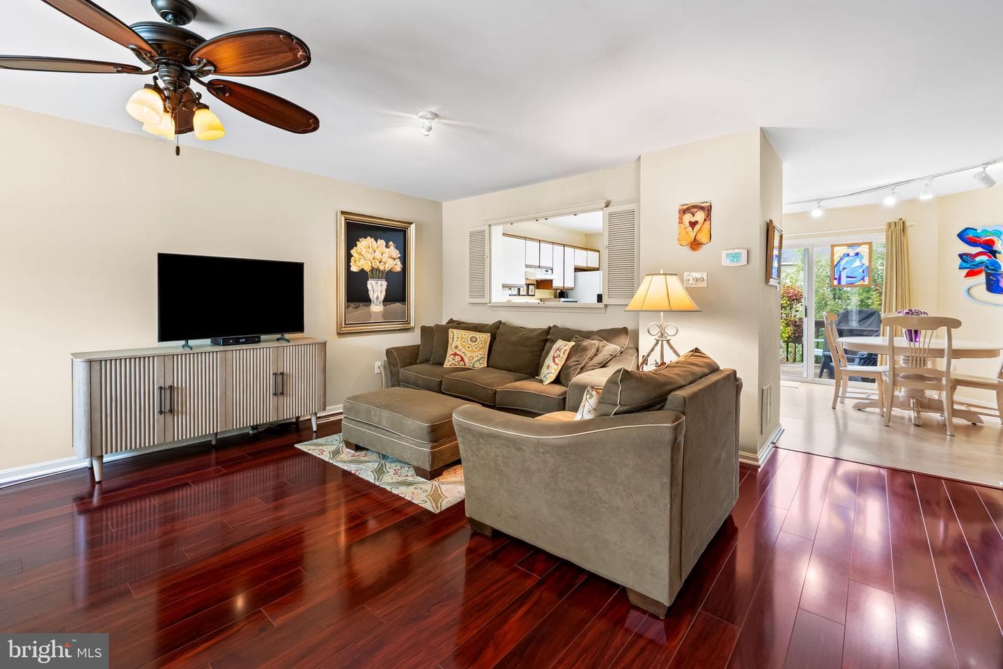 8 Empire Ct photo 8