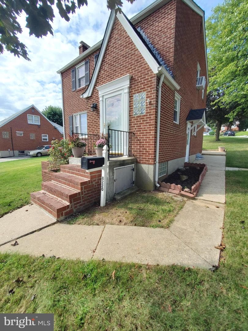 8220 Analee Avenue photo 4