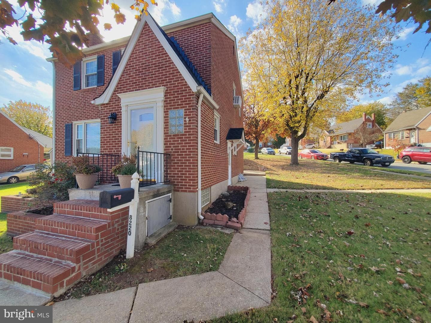 8220 Analee Avenue photo 5