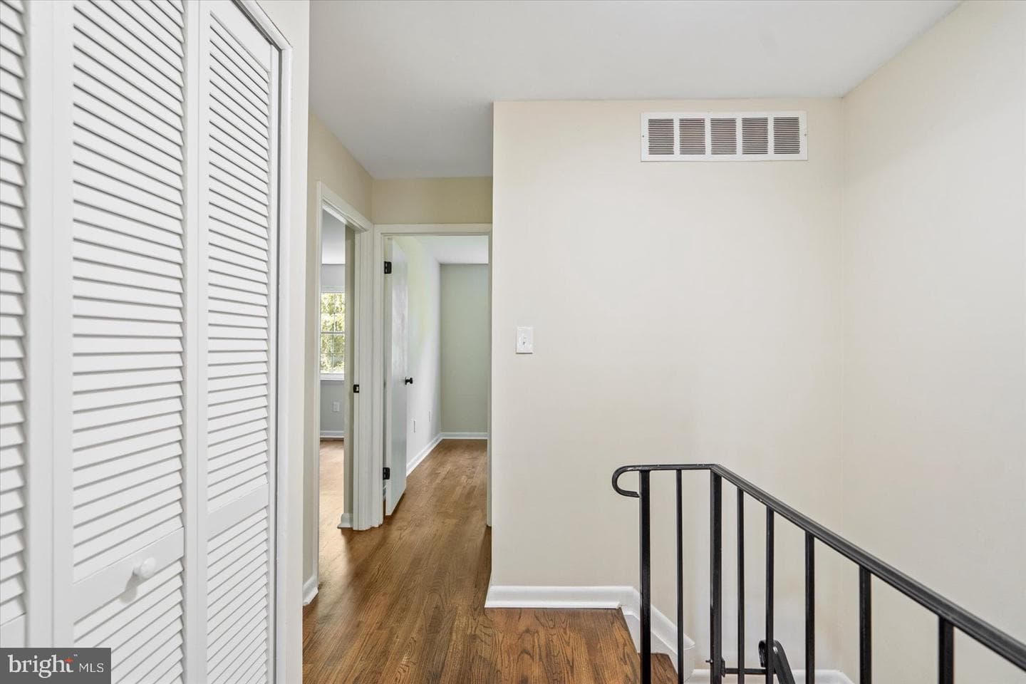 12 Englefield Square photo 12