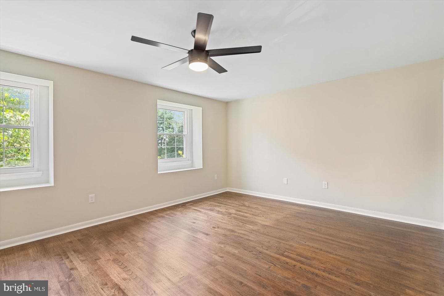 12 Englefield Square photo 13