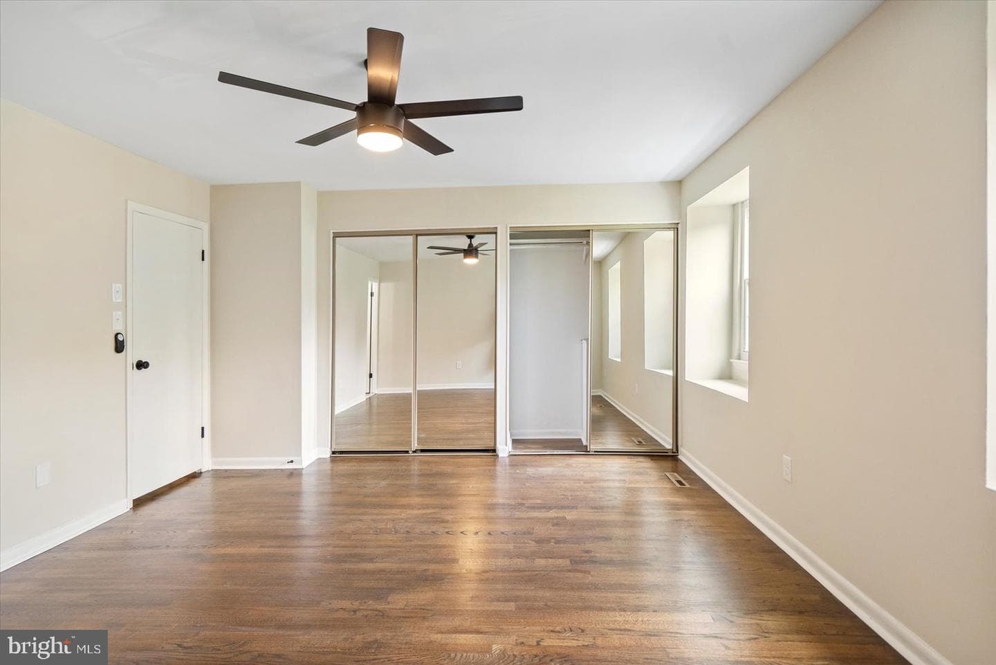 12 Englefield Square photo 15