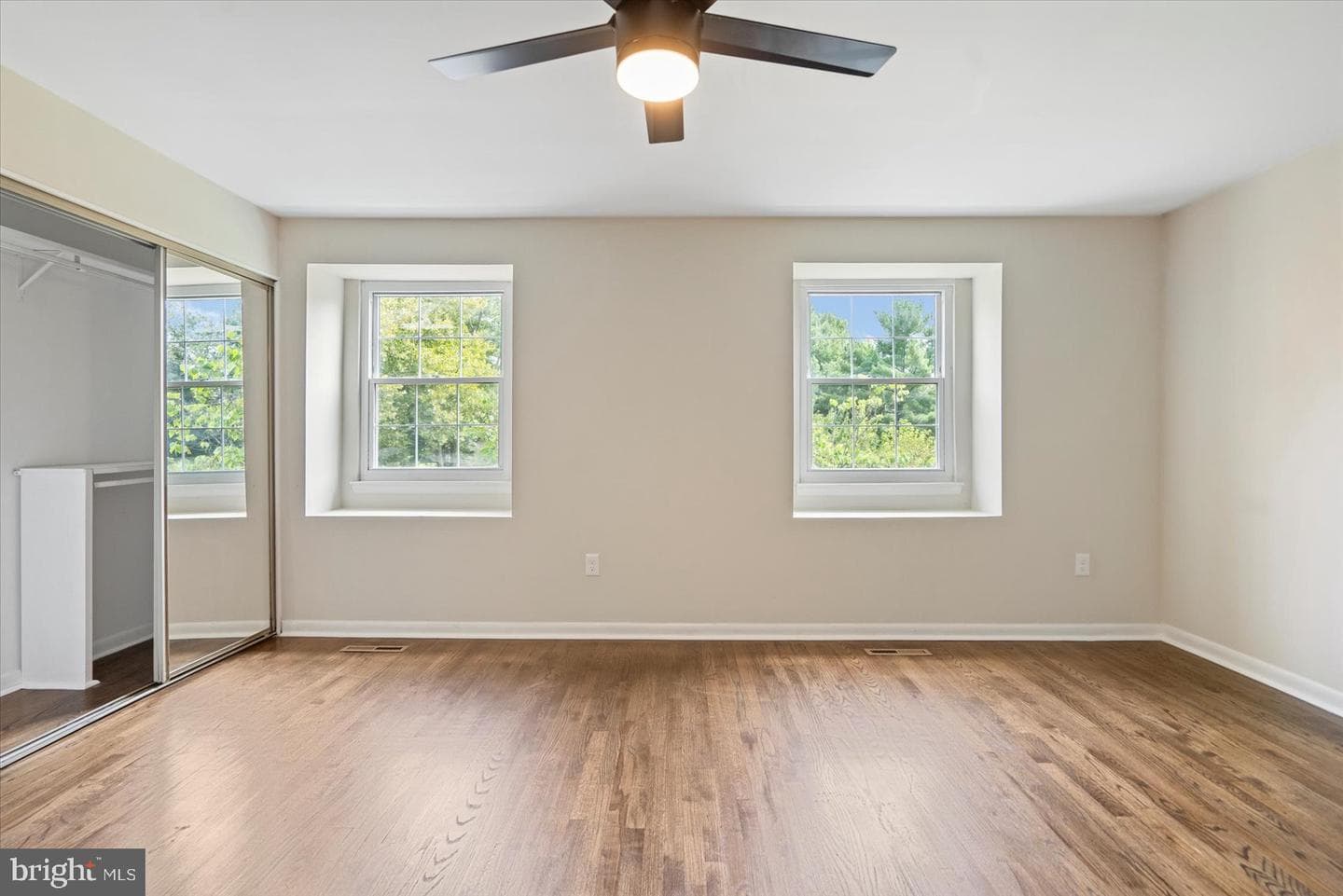 12 Englefield Square photo 17