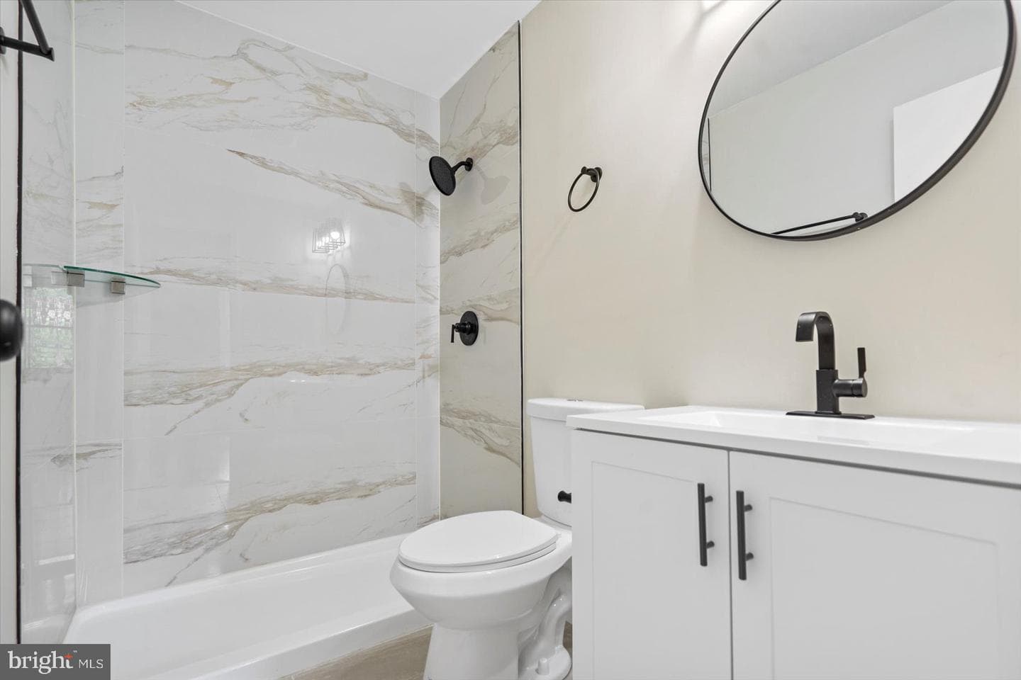 12 Englefield Square photo 18