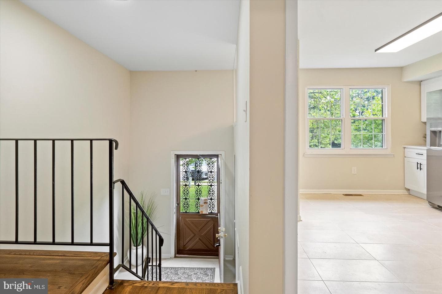 12 Englefield Square photo 2