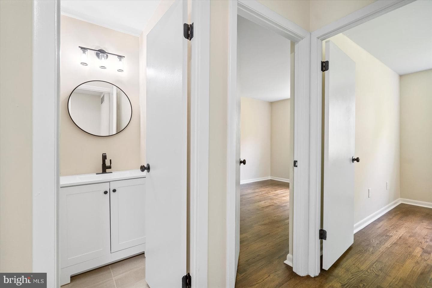 12 Englefield Square photo 21