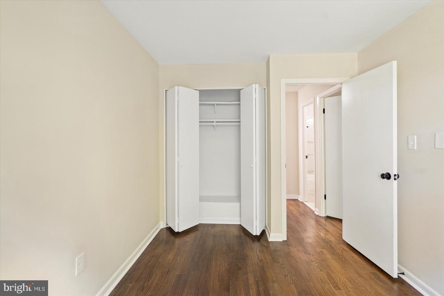 12 Englefield Square photo 25