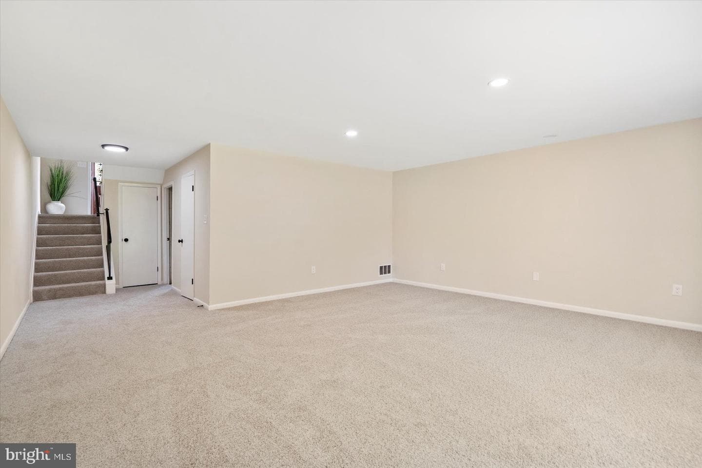 12 Englefield Square photo 26