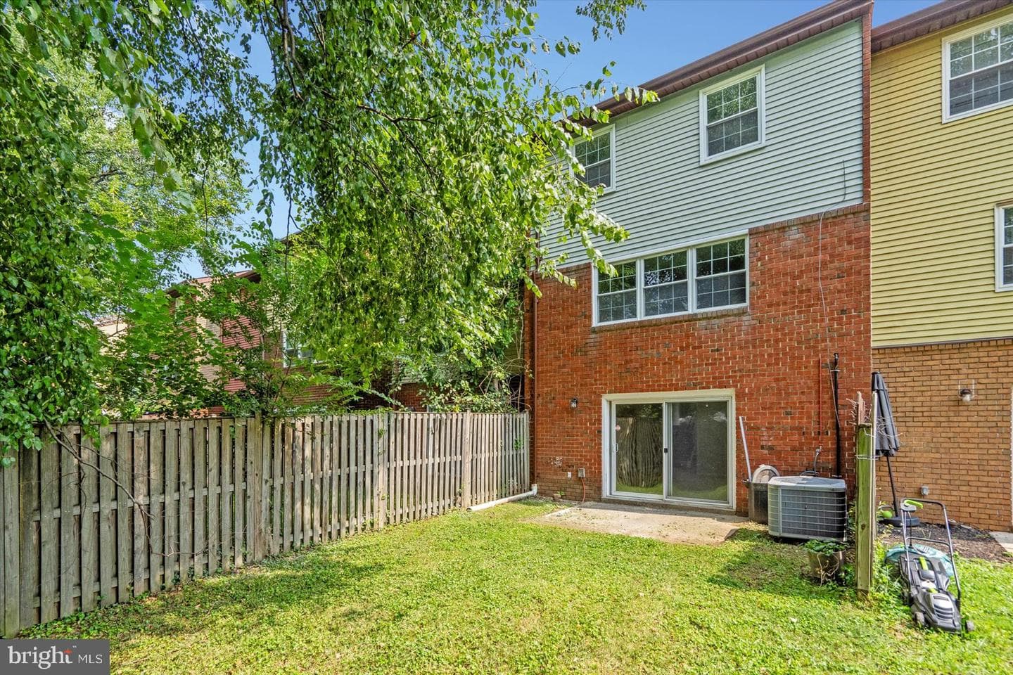 12 Englefield Square photo 32