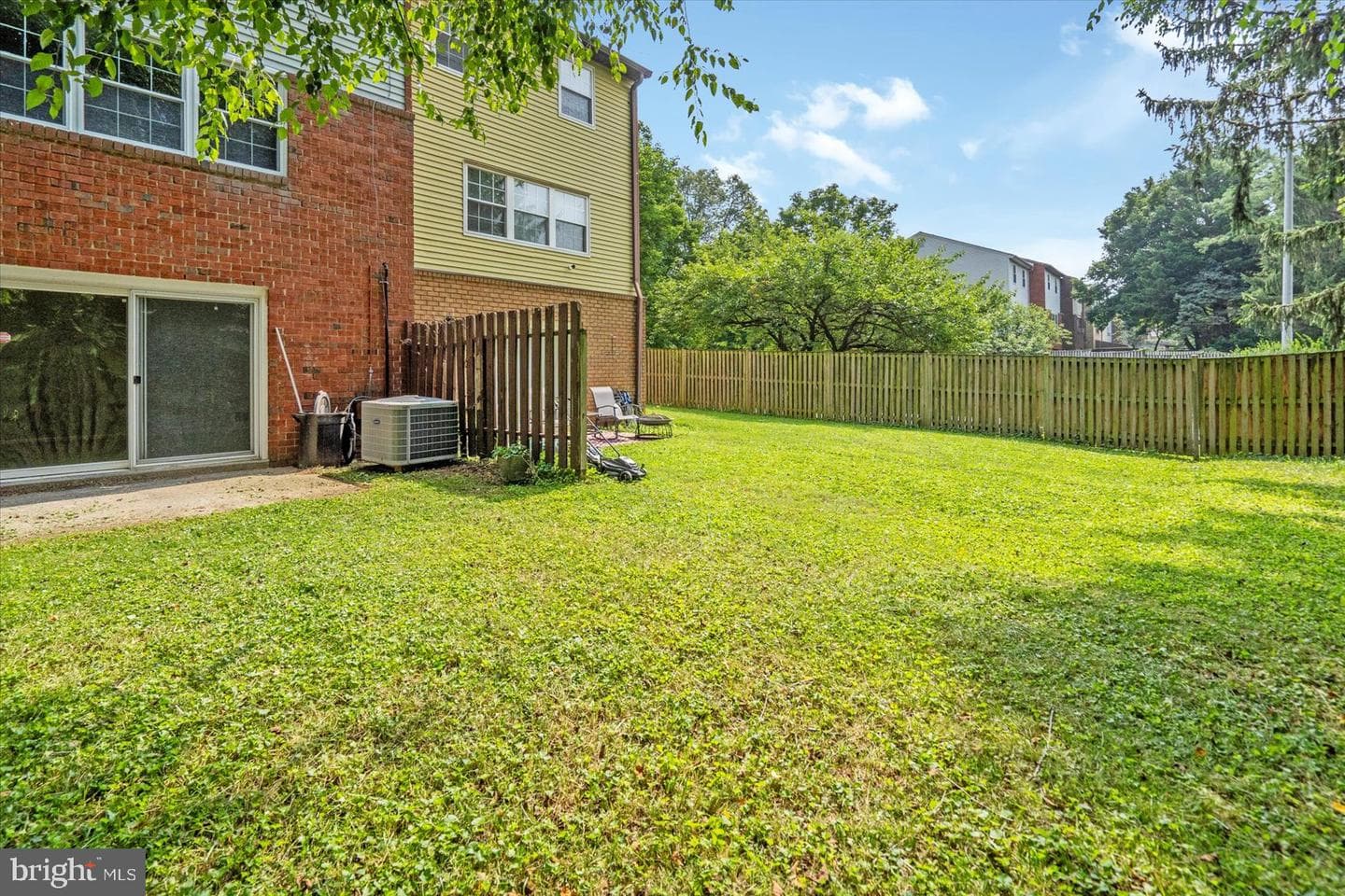 12 Englefield Square photo 33
