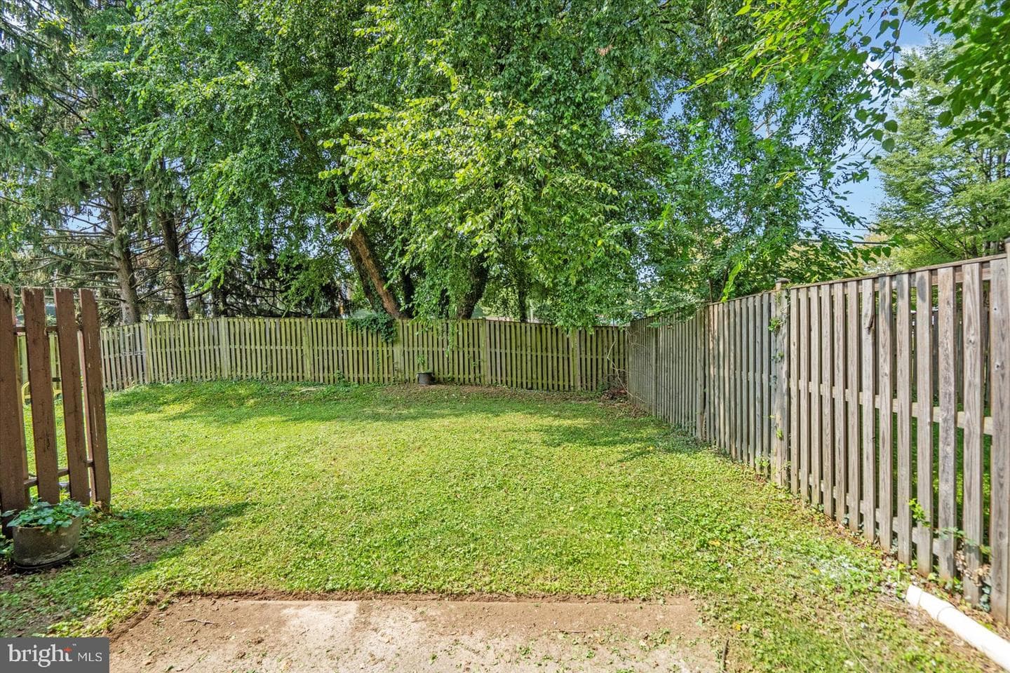 12 Englefield Square photo 34