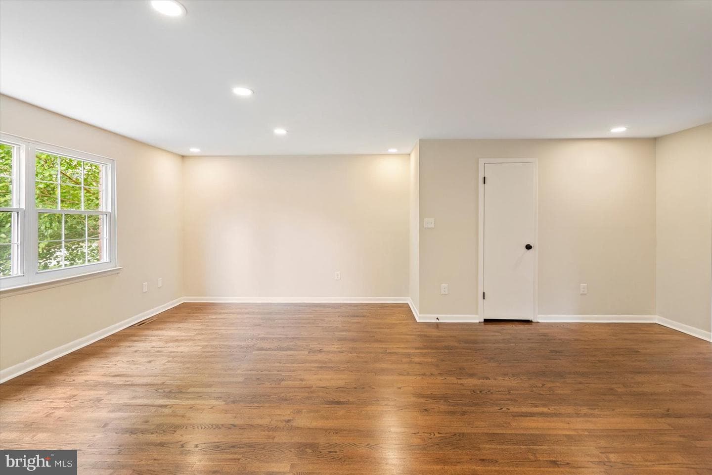 12 Englefield Square photo 5
