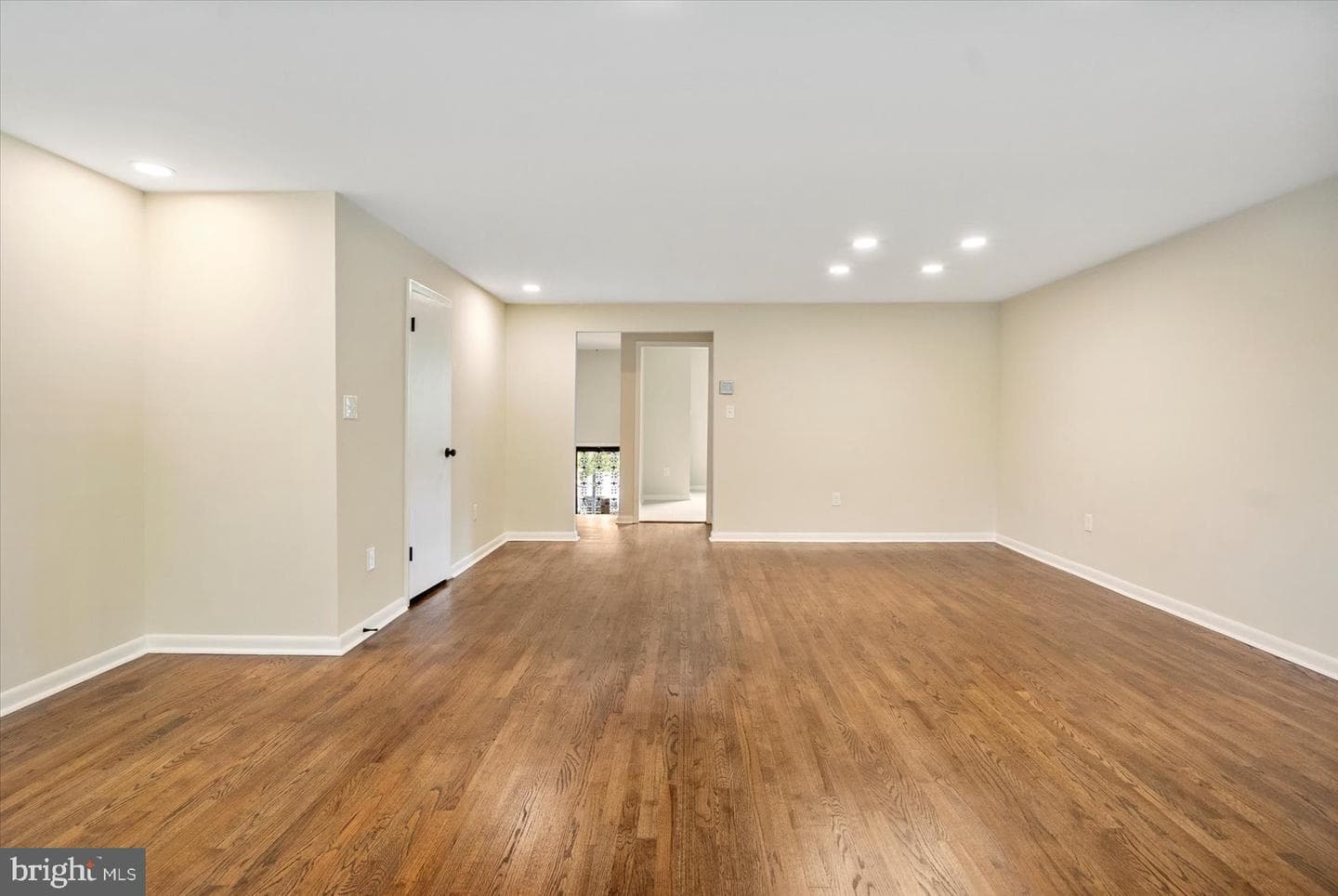 12 Englefield Square photo 7