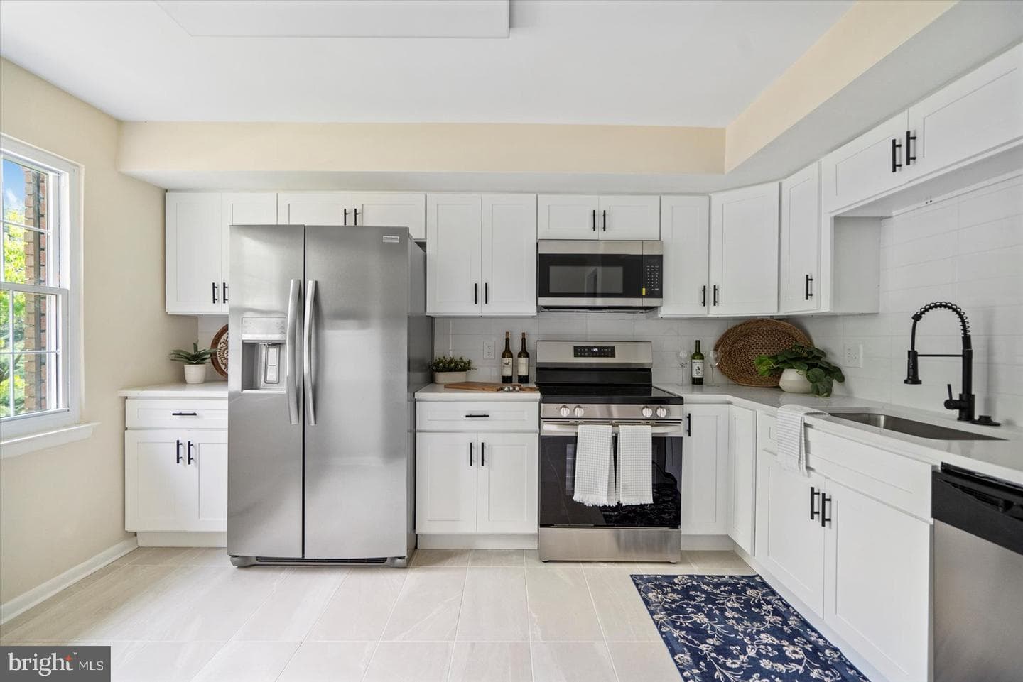 12 Englefield Square photo 8