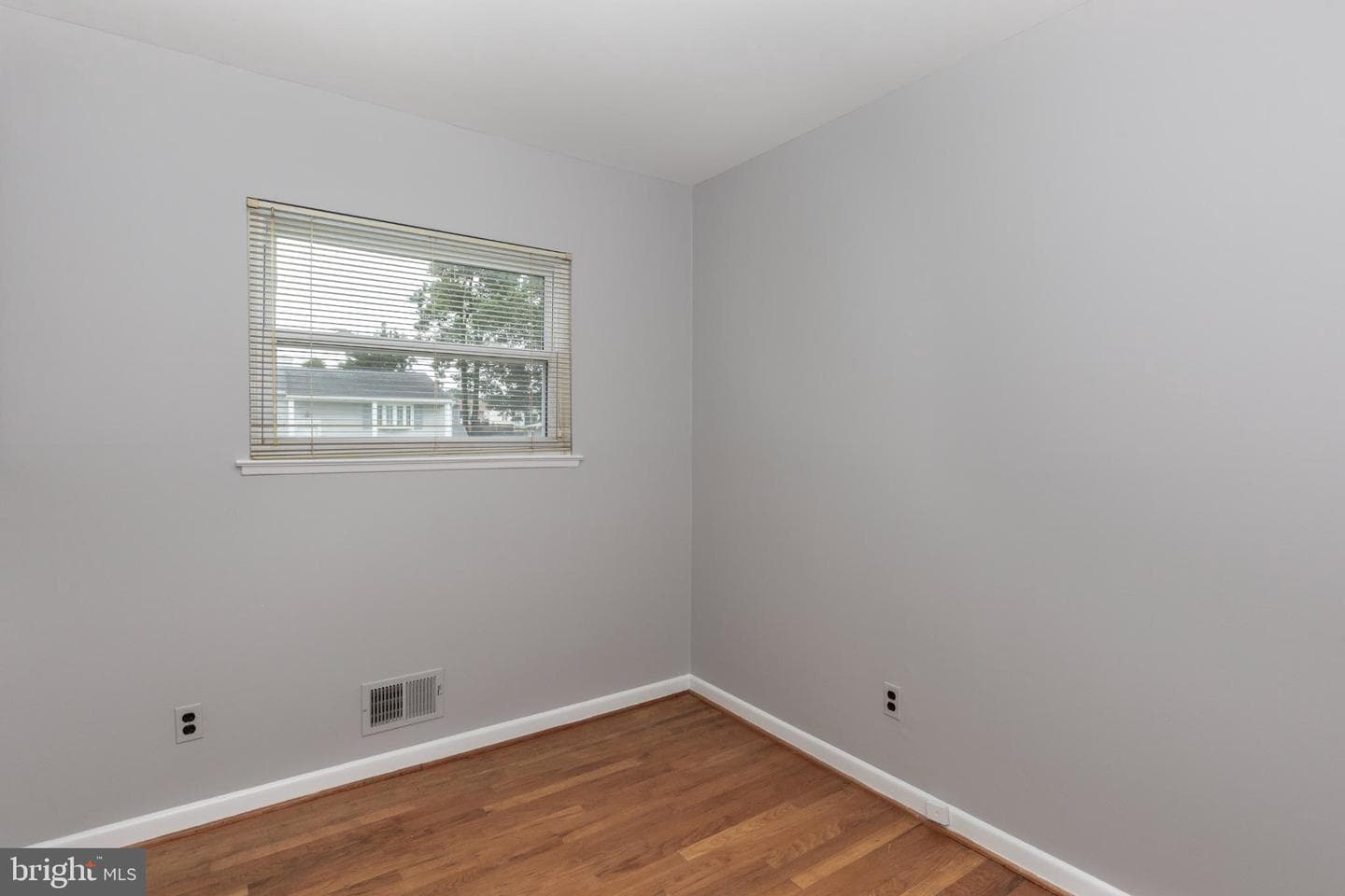 520 Crisfield Road photo 20