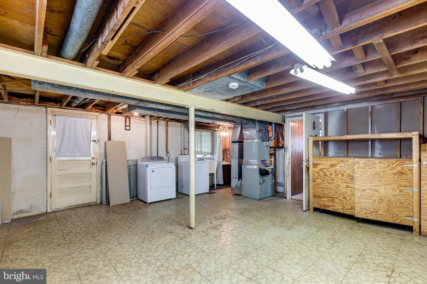 520 Crisfield Road photo 24