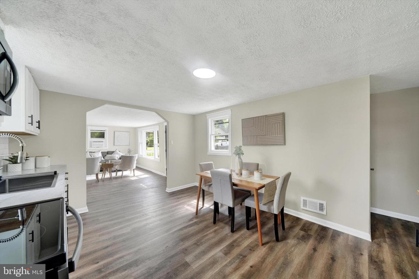 6011 Cecil Avenue photo 9