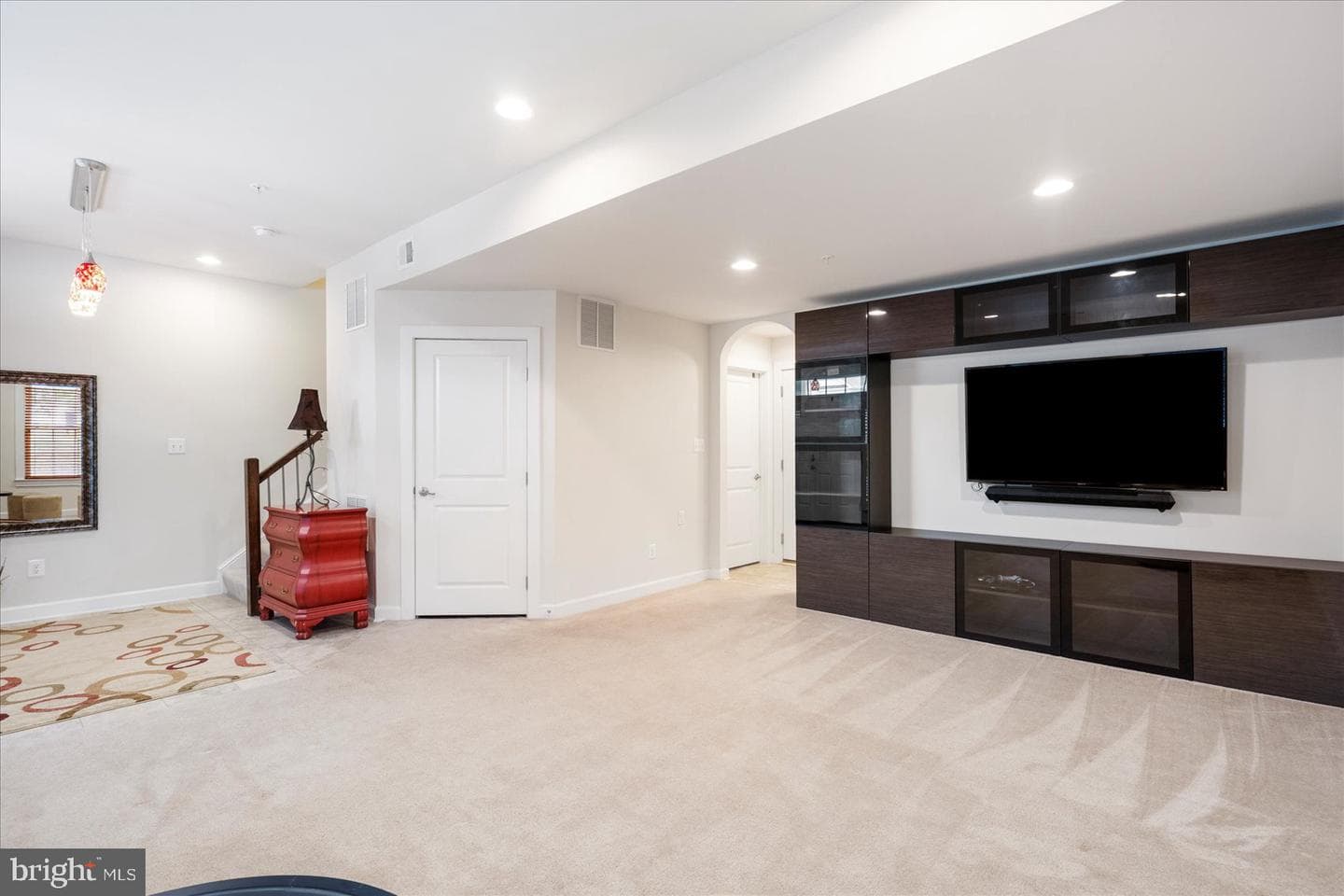 8634 Springvale Drive photo 4