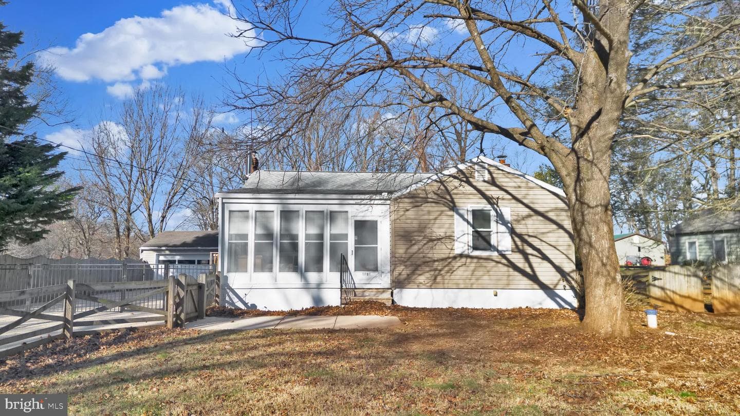 3817 Schroeder Avenue photo 2