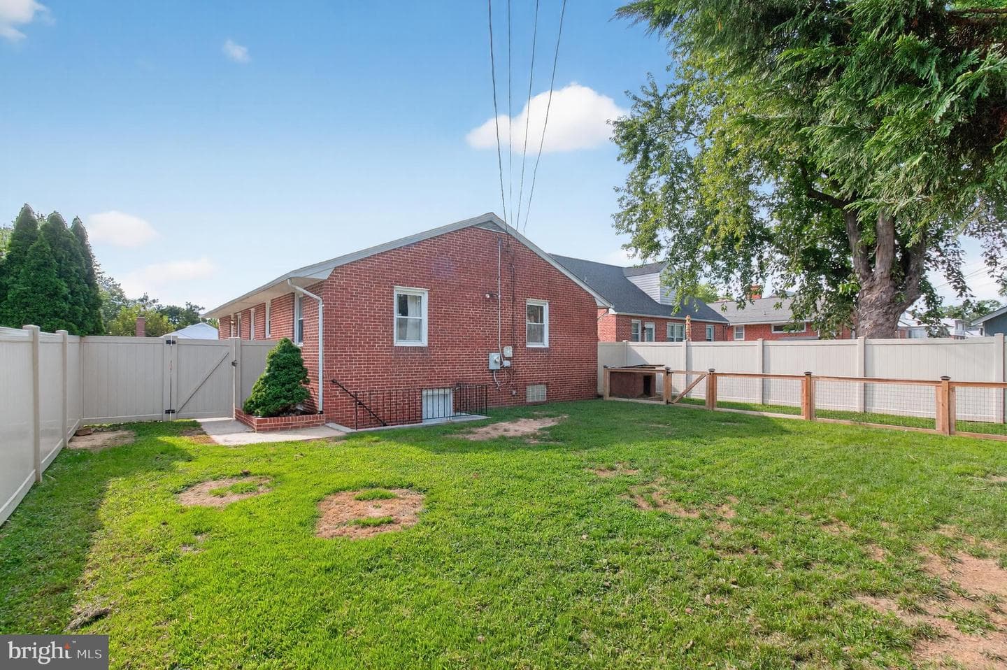 8211 Laurel Drive photo 23