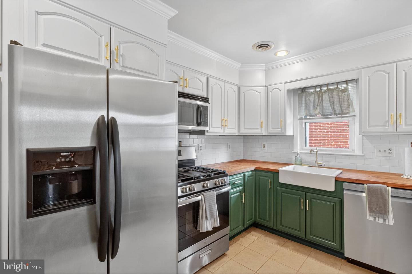 8211 Laurel Drive photo 9