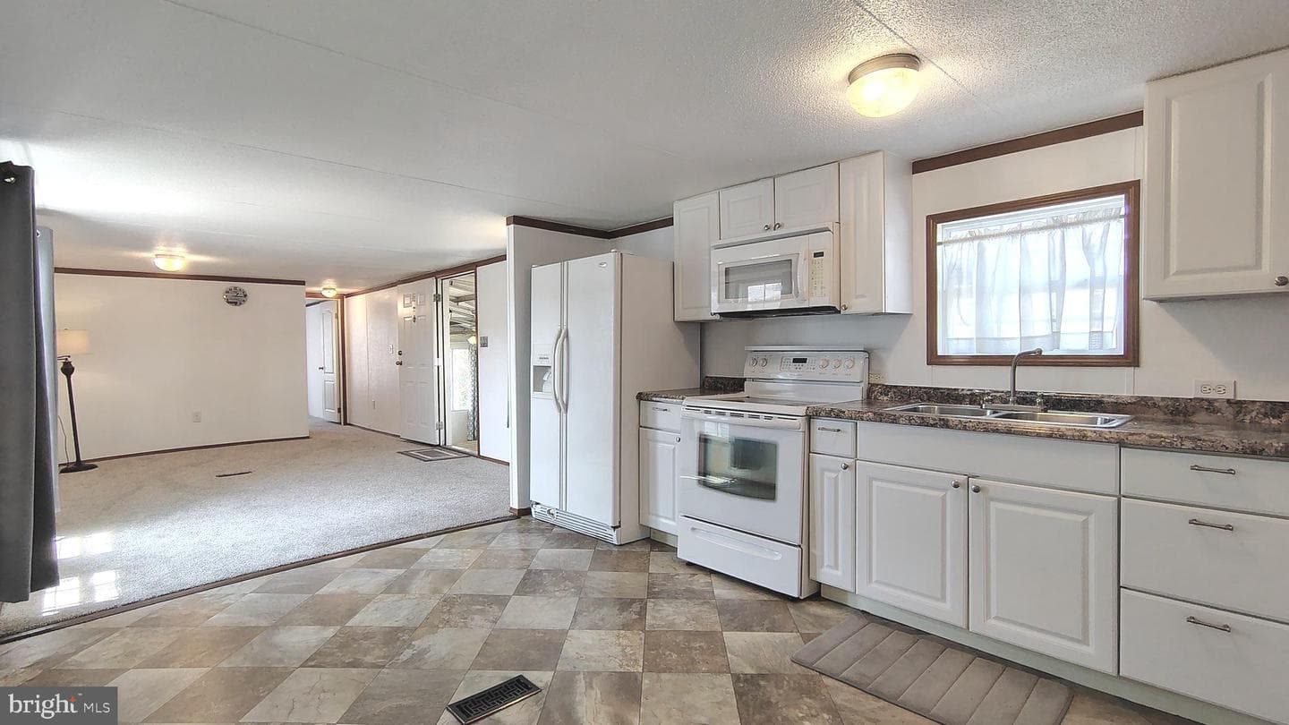 3617 Dahlia Lane photo 10